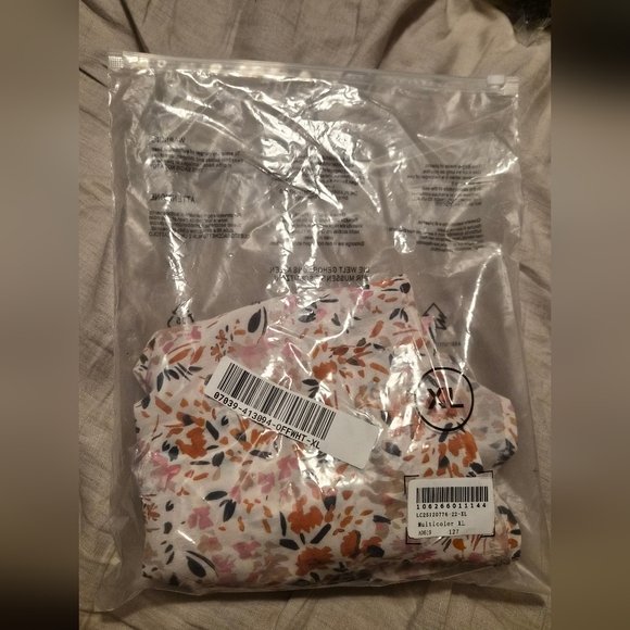 NWOT Multicolor Floral Mandarin Collar Blouse – Size XL - Picture 5 of 5